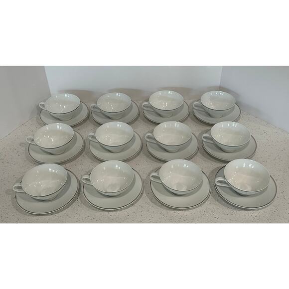 96 Piece ROSENTHAL BONE CHINA Service For 12 - Picture 8 of 10